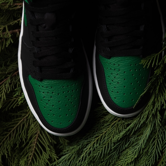 (SOLD) Air Jordan 1 Retro High Pine Green - Picture 4 of 6